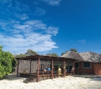 Cabañas en la isla Bawe tropical